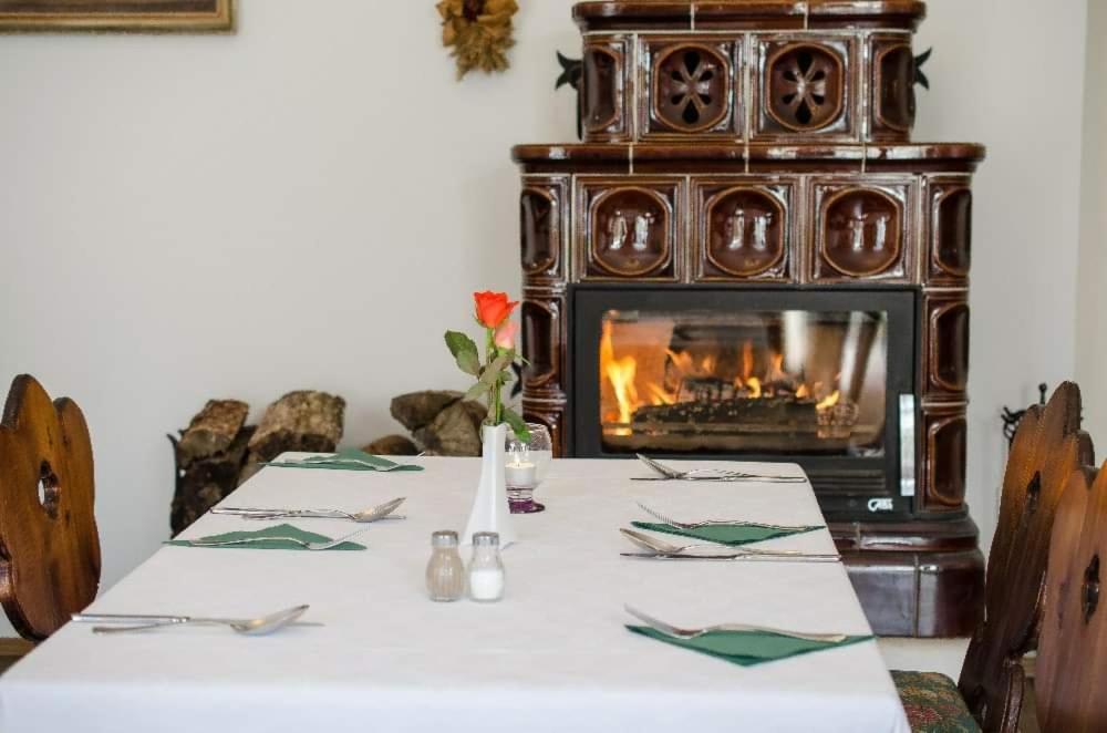 Lesni Hotel Perslak Nová Bystřice Kültér fotó